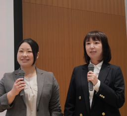 (左)高坂 彩乃さん(右)田中 しおりさん