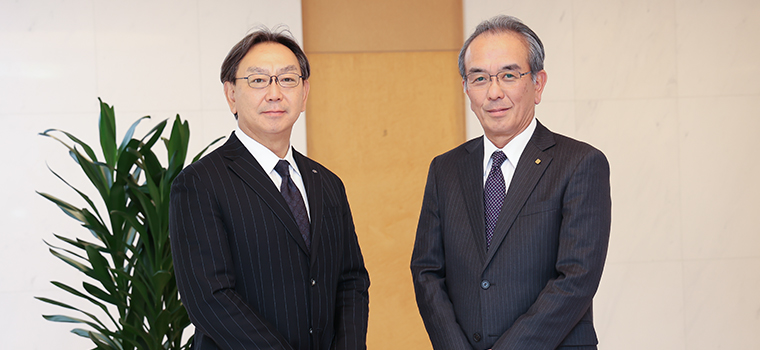 左：京セラ株式会社 代表取締役社長　谷本 秀夫  氏 右：野村アセットマネジメント株式会社 CEO兼代表取締役社長 小池 広靖